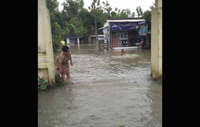 Banjir Luapan Kali Lamong Terjang Benjeng dan Balongpanggang Banjir Luapan Kali Lamong Terjang Benjeng dan Balongpanggang