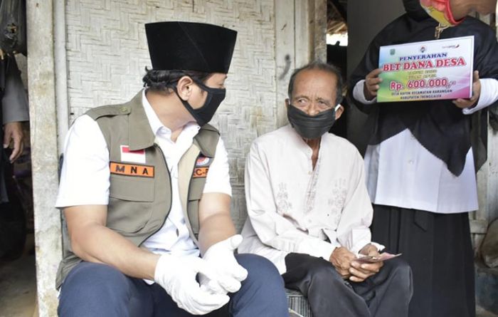 Bupati Trenggalek Tinjau Penyaluran BLT DD Desa Sukowetan Bupati Trenggalek Tinjau Penyaluran BLT DD Desa Sukowetan