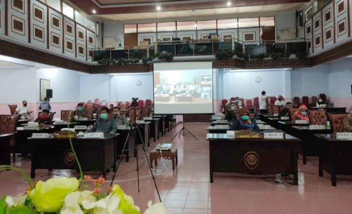 Patuhi SOP Pencegahan Covid-19, Paripurna LKPJ Bupati Mojokerto via Media Teleconference Patuhi SOP Pencegahan Covid-19, Paripurna LKPJ Bupati Mojokerto via Media Teleconference