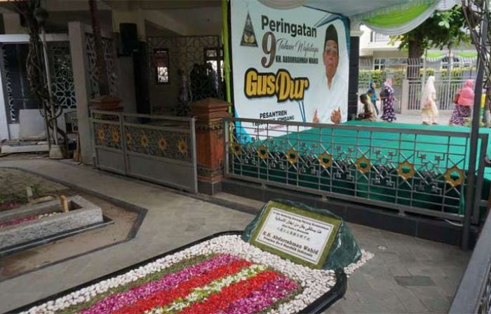 Puncak Peringatan Haul Gus Dur ke-9 Dihadiri Sejumlah Mantan Meteri dan Sahabat Dekat Puncak Peringatan Haul Gus Dur ke-9 Dihadiri Sejumlah Mantan Meteri dan Sahabat Dekat