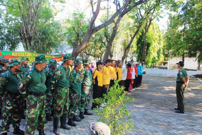 Peringati HUT Ke-72 TNI, Kodim 0810/Nganjuk Gelar Karya Bakti di Taman Makam Pahlawan 