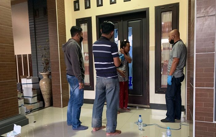 Perampokan Bersenpi dan Bersajam di Tuban, Korban Disekap, Kerugian Capai Ratusan Juta Rupiah Perampokan Bersenpi dan Bersajam di Tuban, Korban Disekap, Kerugian Capai Ratusan Juta Rupiah