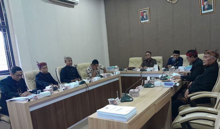 Askumnas Pamekasan Gelar Audiensi soal Proses Lelang ke Komisi III DPRD Askumnas Pamekasan Gelar Audiensi soal Proses Lelang ke Komisi III DPRD
