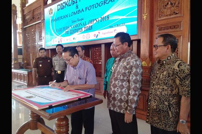 Hadiri Puncak HPN PWI Tuban, Bupati: Berantas Pers Abal-abal Hadiri Puncak HPN PWI Tuban, Bupati: Berantas Pers Abal-abal
