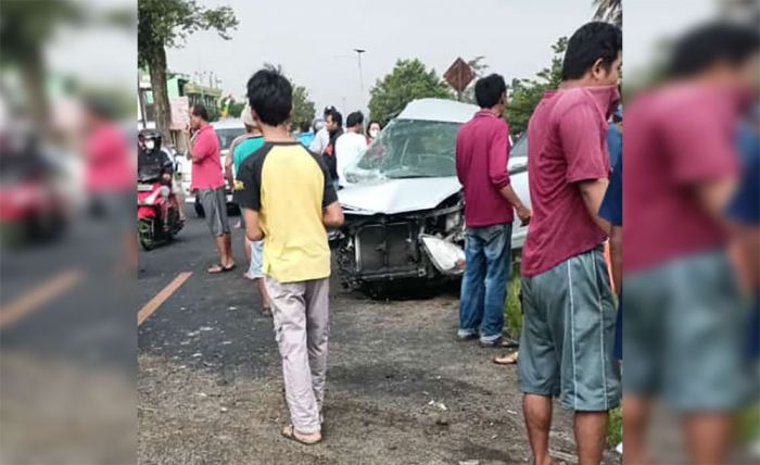 Mobil Tertabrak Kereta Api di Blitar, Pasutri Asal Bandung Meninggal Dunia Mobil Tertabrak Kereta Api di Blitar, Pasutri Asal Bandung Meninggal Dunia
