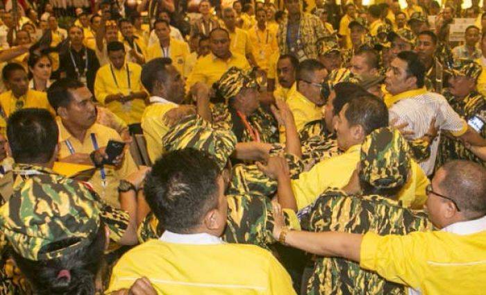 Sebut Caketum Terima Rp 3 M, Munaslub Golkar Ricuh Sebut Caketum Terima Rp 3 M, Munaslub Golkar Ricuh