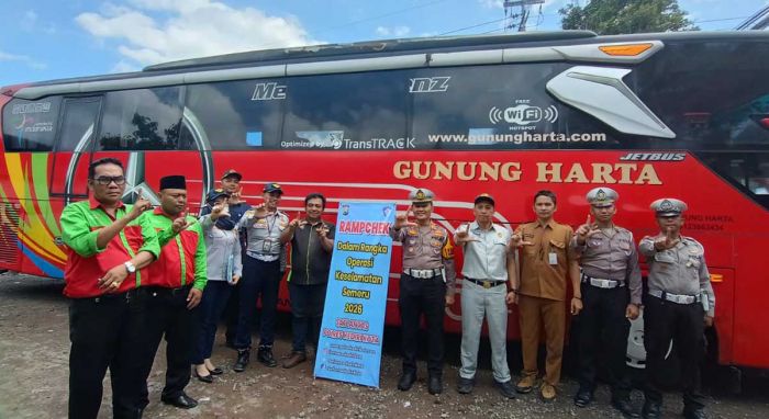 Satlantas Polres Kediri Kota Ramp Check Bus saat Operasi Keselamatan Semeru 2026