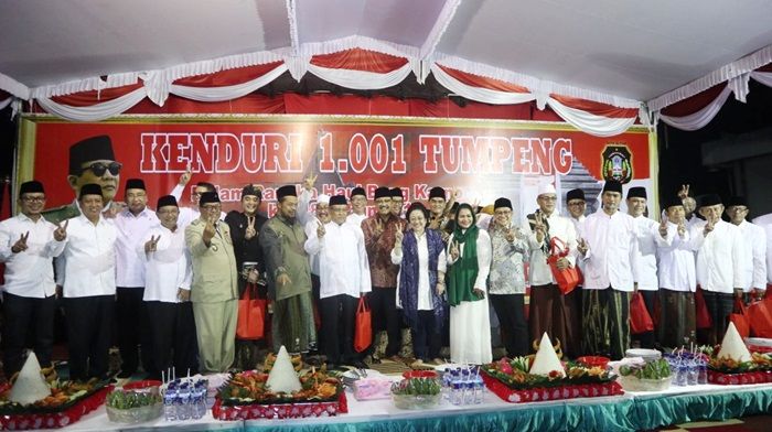 Kenduri 1.001 Tumpeng Warnai Haul Bung Karno ke-48 Kenduri 1.001 Tumpeng Warnai Haul Bung Karno ke-48