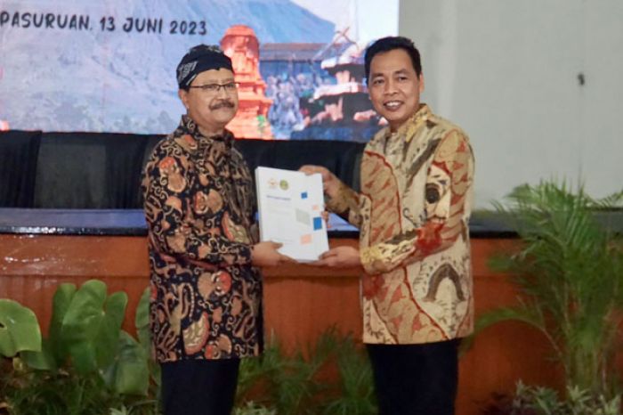 Kepala Daerah se-Wilayah Jatim 4 Sinergi Lakukan Percepatan TLRHP BPK Kepala Daerah se-Wilayah Jatim 4 Sinergi Lakukan Percepatan TLRHP BPK
