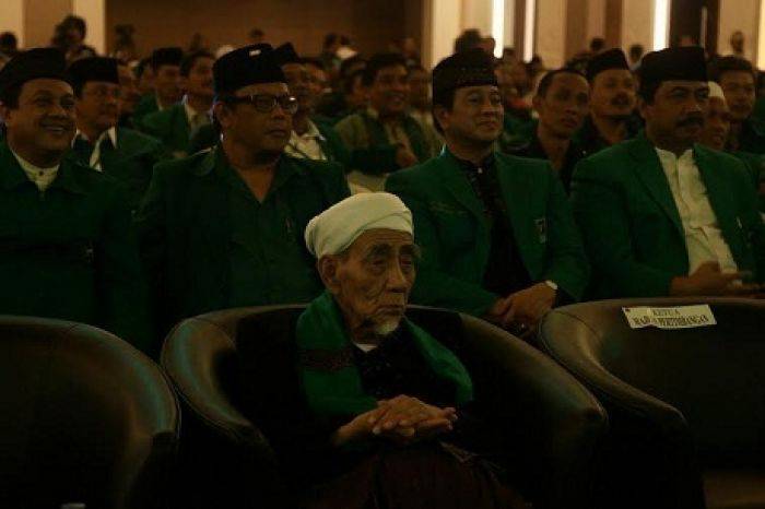 Mbah Mun Hadiri Mukernas PPP Kubu Djan Farid Mbah Mun Hadiri Mukernas PPP Kubu Djan Farid
