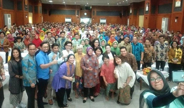 Bangun Generasi Anti Korupsi, Pemkot Surabaya Luncurkan "Guru Pembangun Peradaban" Bangun Generasi Anti Korupsi, Pemkot Surabaya Luncurkan "Guru Pembangun Peradaban"