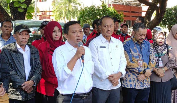Reforma Agraria Diduga Terganjal Oknum Birokrasi, KJRA Kediri Raya dan Pokmas Temui Presiden Jokowi Reforma Agraria Diduga Terganjal Oknum Birokrasi, KJRA Kediri Raya dan Pokmas Temui Presiden Jokowi