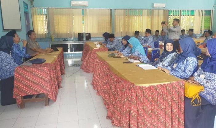 Antisipasi Tindak Kriminal di Sekolah, Polsek Balben Beri Arahan Kepada para Guru Antisipasi Tindak Kriminal di Sekolah, Polsek Balben Beri Arahan Kepada para Guru