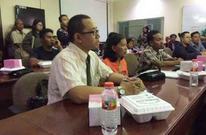 Pedagang Pasar Pacar Keling Wadul Dewan Keluhkan Tindakan Satpol PP yang Dinilai Sewenang-wenang Pedagang Pasar Pacar Keling Wadul Dewan Keluhkan Tindakan Satpol PP yang Dinilai Sewenang-wenang