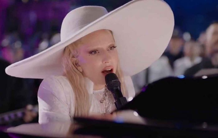 Kemunculan Lady Gaga Kejutkan Penonton Super Bowl ke-59 Kemunculan Lady Gaga Kejutkan Penonton Super Bowl ke-59