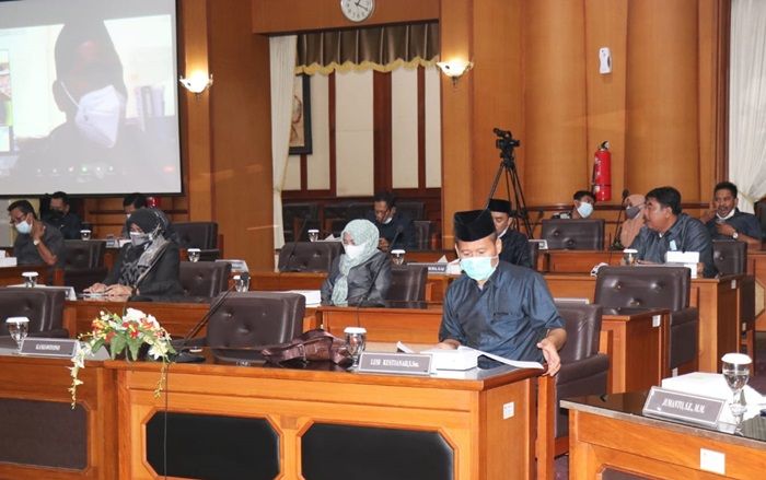 Jawab PU 7 Fraksi DPRD, Bupati Gus Yani Siap Tindaklanjuti untuk Perbaikan Pemerintah Gresik Baru