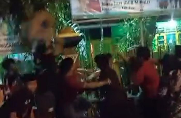 Seorang Anggota TNI di Pamekasan Jadi Korban Pengeroyokan Sejumlah Pemain Musik Seorang Anggota TNI di Pamekasan Jadi Korban Pengeroyokan Sejumlah Pemain Musik