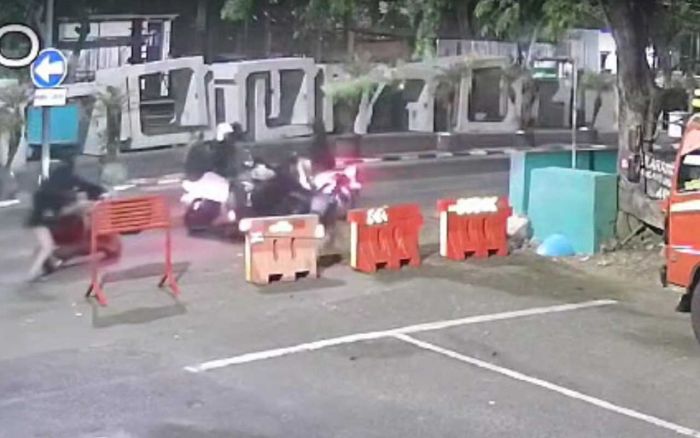 Polisi Kantongi Identitas Para Pelaku Begal di Jalan Ngagel Jaya Polisi Kantongi Identitas Para Pelaku Begal di Jalan Ngagel Jaya