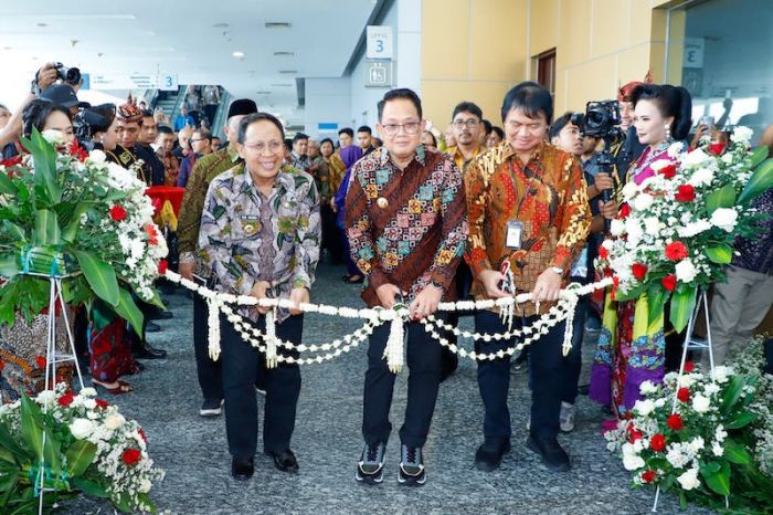 Buka Pameran Pelayanan Publik, Pj Gubernur Jatim Dorong Lahirnya Inovasi Layanan Publik Buka Pameran Pelayanan Publik, Pj Gubernur Jatim Dorong Lahirnya Inovasi Layanan Publik