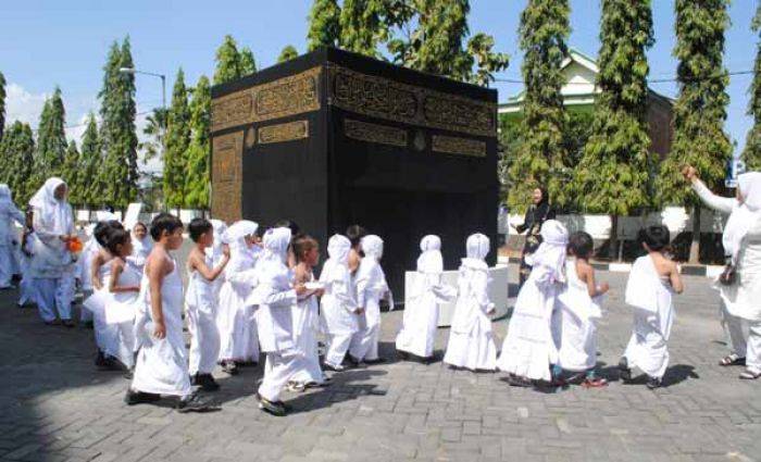 Acara Manasik Haji Anak-anak PAUD/TK Se-Kabupaten Lamongan Disusupi Kampanye Paslon Fakta
