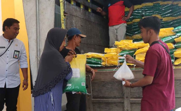 Operasi Pasar di Balai Desa Punten, Pemkot Batu Siapkan 5 Ton Beras dan 300 Kg Gula Operasi Pasar di Balai Desa Punten, Pemkot Batu Siapkan 5 Ton Beras dan 300 Kg Gula