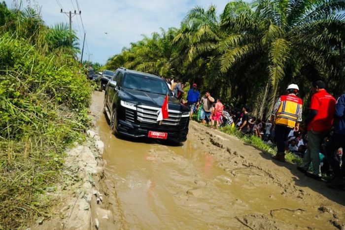 Pemerintah Pusat Anggarkan Rp327 Triliun untuk Perbaiki Jalan Rusak di Seluruh Daerah