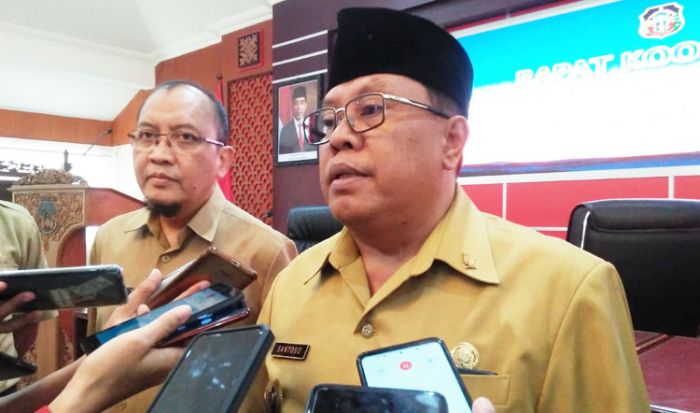 Usai Tuai Kritikan, Pemkot Blitar Ubah Teknis Pembagian Bantuan Sembako Usai Tuai Kritikan, Pemkot Blitar Ubah Teknis Pembagian Bantuan Sembako