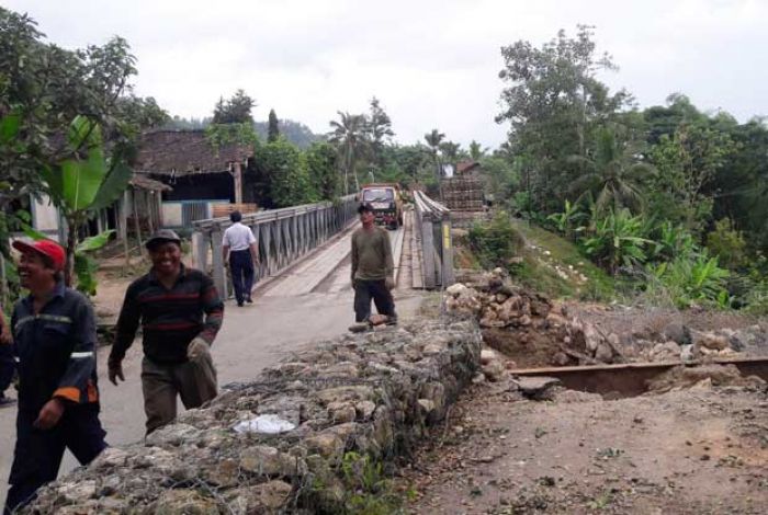 Target Lebaran Sudah Bisa Dilalui, Bulan Ini Mulai Tender Relokasi Jalan Ambles di Gemaharjo Pacitan Target Lebaran Sudah Bisa Dilalui, Bulan Ini Mulai Tender Relokasi Jalan Ambles di Gemaharjo Pacitan