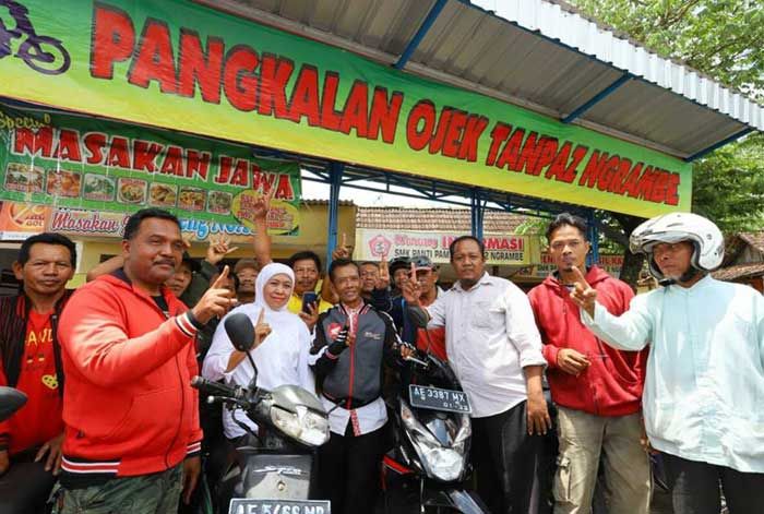 Di Ngawi, Khofifah Berbaur dengan Sopir Bus hingga Ojek Pangkalan Di Ngawi, Khofifah Berbaur dengan Sopir Bus hingga Ojek Pangkalan