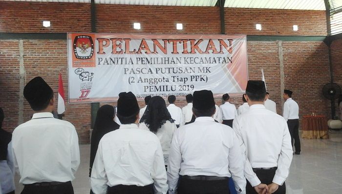 Penuhi Kebutuhan Pemilu 2019, KPU Mojokerto Lantik Petugas PPK Tambahan