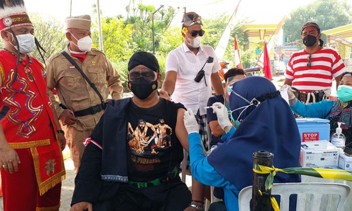 HUT Ke-76 RI, Pemuda Pancasila Sidoarjo Gelar Vaksinasi Berbaju Adat Nusantara