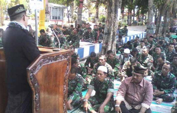 Dandim Sumenep Salat Istisqa Bersama Prajurit dan Masyarakat Dandim Sumenep Salat Istisqa Bersama Prajurit dan Masyarakat