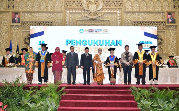 Gubernur Khofifah Ucapkan Selamat dan Apresiasi Orasi Ilmiah Putri Wapres RI Gubernur Khofifah Ucapkan Selamat dan Apresiasi Orasi Ilmiah Putri Wapres RI