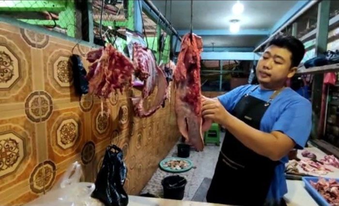 Dampak virus PMK di Lamongan, Pedagang Kekurangan Suplai Daging Sapi Dampak virus PMK di Lamongan, Pedagang Kekurangan Suplai Daging Sapi