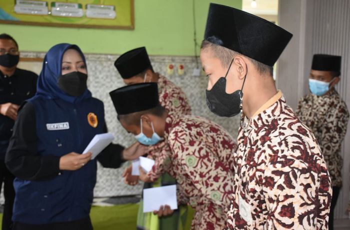 Pemkab Mojokerto Serahkan 206 Kasur dan 205 Lemari Plastik untuk Anak-Anak di Puluhan LKSA