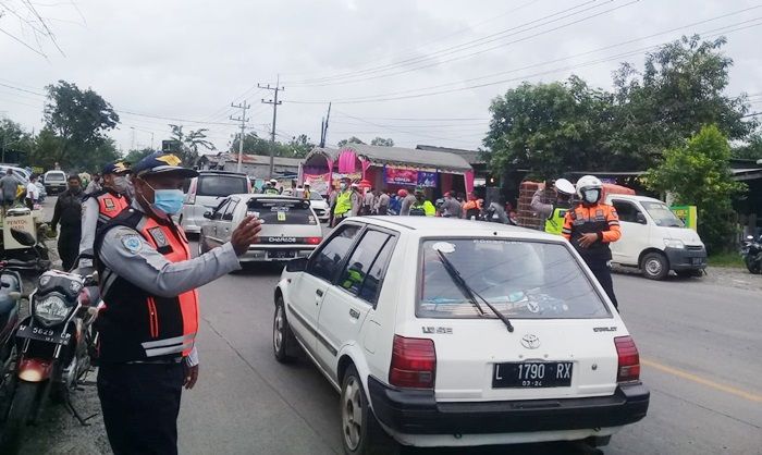 Hari Terakhir Penyekatan di Simpang Empat Bypass Krian, Arus Masuk dan Keluar Diperiksa Semua Hari Terakhir Penyekatan di Simpang Empat Bypass Krian, Arus Masuk dan Keluar Diperiksa Semua