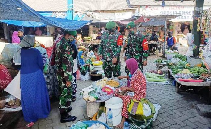 Penjual Tak Bermasker, Kena Semprot Petugas Penegak Disiplin Kesehatan