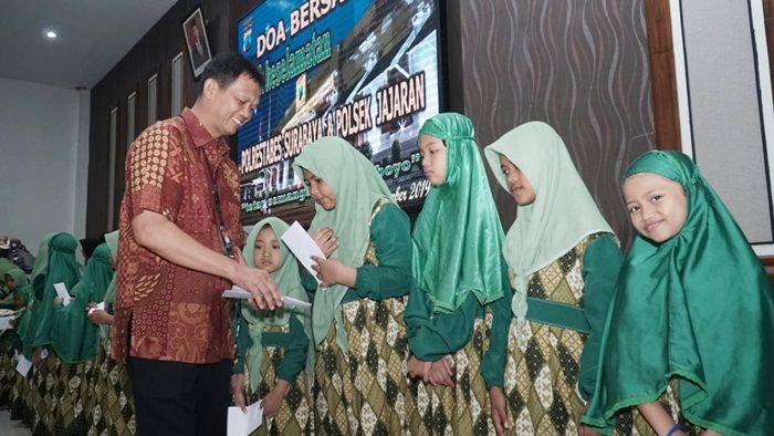 Polrestabes Surabaya Gelar Doa Bersama Anak Yatim Piatu