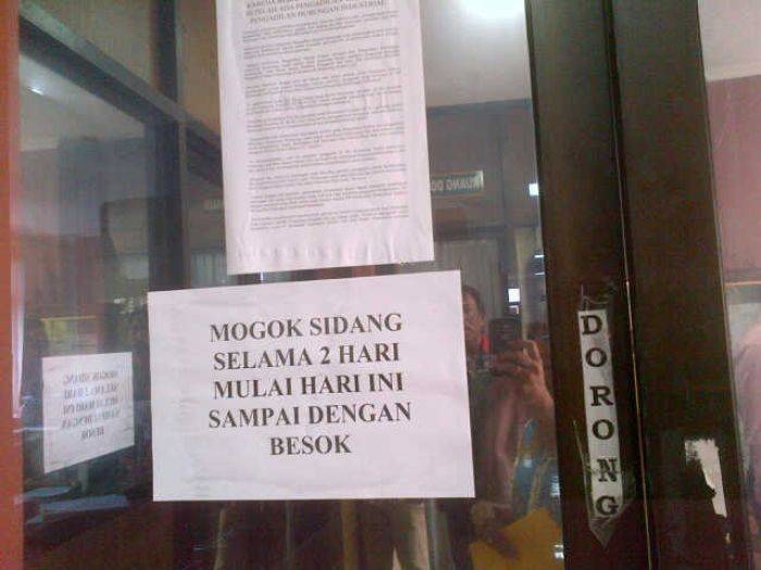 PN Surabaya Kosong Melompong, Imbas Panitera Mogok? PN Surabaya Kosong Melompong, Imbas Panitera Mogok?