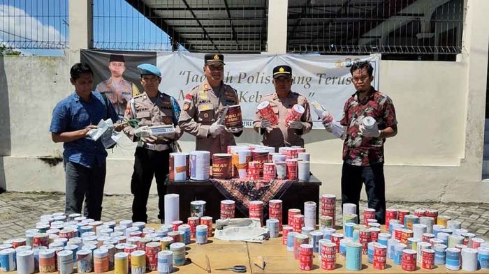 Ketahuan saat Live TikTok, Polisi di Kediri Amankan Berbagai Ukuran Petasan
