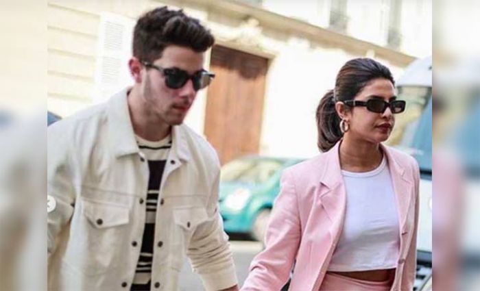 Priyanka Chopra dan Nick Jonas Pamer Kemesraan di Paris Priyanka Chopra dan Nick Jonas Pamer Kemesraan di Paris