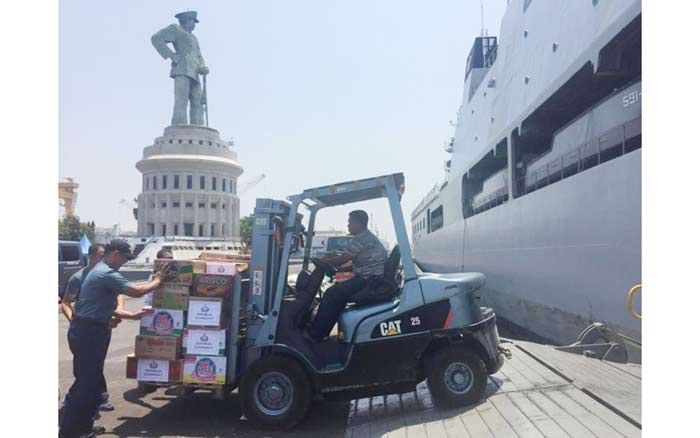 KRI Surabaya-591 Siap Berangkatkan Bahan Bantuan ke Palu KRI Surabaya-591 Siap Berangkatkan Bahan Bantuan ke Palu