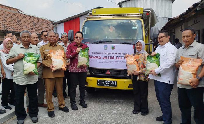 Pj Gubernur Jatim Launching Beras Pj Gubernur Jatim Launching Beras