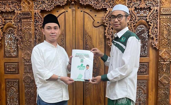 PKB Serahkan Formulir Pendaftaran Cabup kepada Gus Barra PKB Serahkan Formulir Pendaftaran Cabup kepada Gus Barra