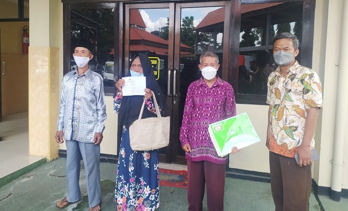 Diduga Lakukan Pungli Sertifikat Tanah, Warga Adukan Pemdes Sumbersari ke Polresta Banyuwangi Diduga Lakukan Pungli Sertifikat Tanah, Warga Adukan Pemdes Sumbersari ke Polresta Banyuwangi