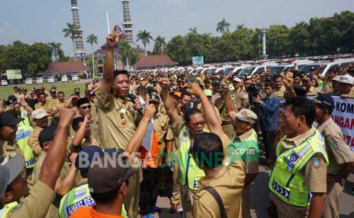 Ratusan Kepala Desa Temui Bupati Jombang, Protes Oknum Komisi II DPR RI