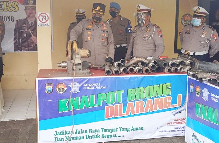 Jelang Nataru, Polres Ngawi Musnahkan Ratusan Knalpot Brong Hasil Penindakan Jelang Nataru, Polres Ngawi Musnahkan Ratusan Knalpot Brong Hasil Penindakan
