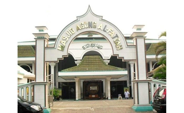 Bergaya Arsitektur Abad ke-19, Masjid Agung Kota Mojokerto Bikin Betah Para Musafir Bergaya Arsitektur Abad ke-19, Masjid Agung Kota Mojokerto Bikin Betah Para Musafir