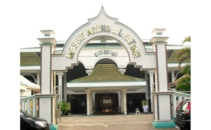 Bergaya Arsitektur Abad ke-19, Masjid Agung Kota Mojokerto Bikin Betah Para Musafir