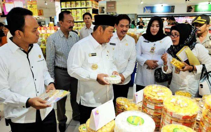 Temukan Mamin Kadaluarsa, Bupati Sidoarjo Minta Masyarakat Melapor Temukan Mamin Kadaluarsa, Bupati Sidoarjo Minta Masyarakat Melapor